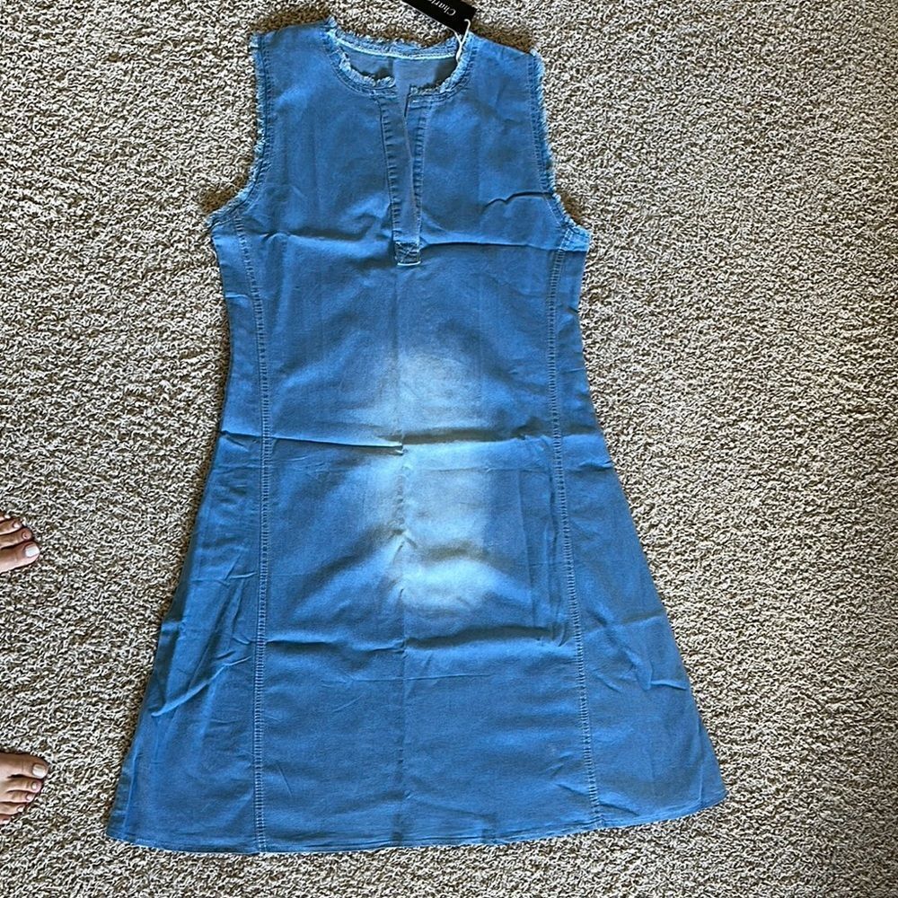 Blue Sleeveless Sheath Dress with Crew Neck